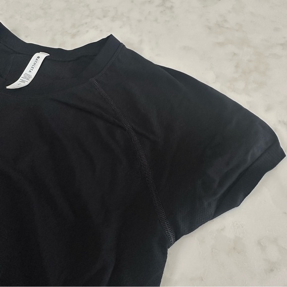 Women's Athleta Momentum Seamless Tee in Black. Size Large - Picture 6 of 12